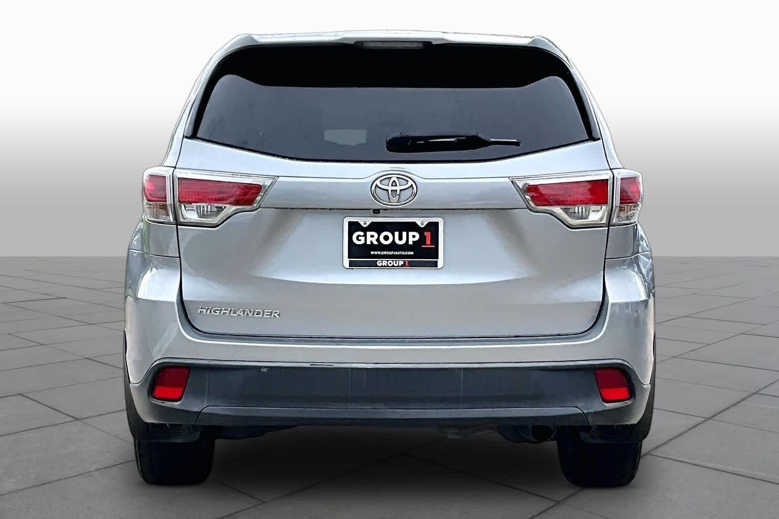 Used 2016 Silver Sky Metallic Toyota LE image 5