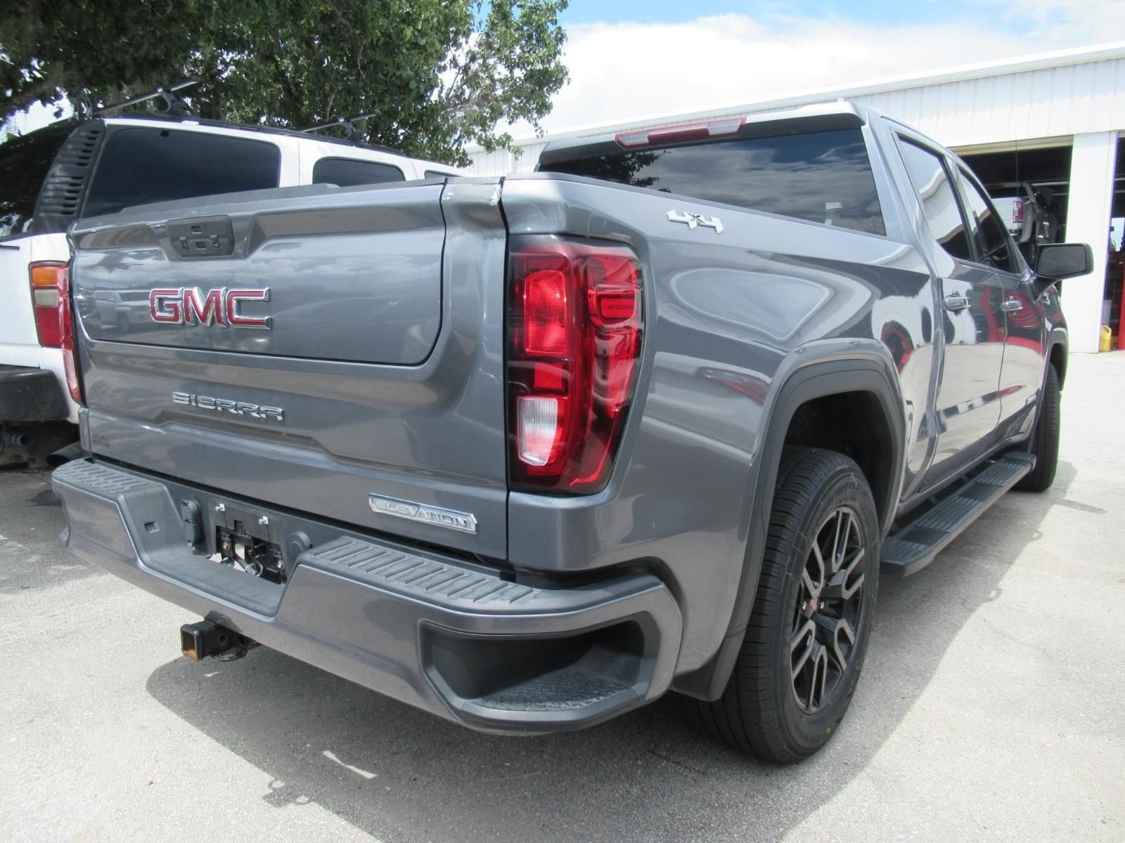 Used 2021 Gray GMC Elevation image 4