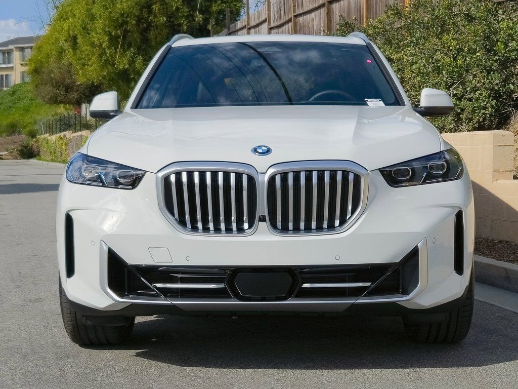 New 2026 Alpine White BMW xDrive50e image 3