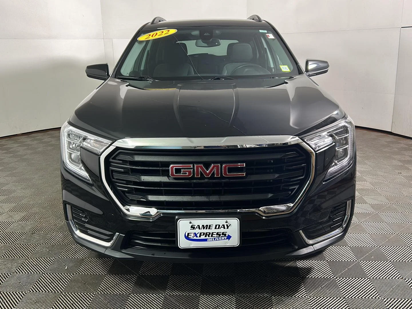 Used 2022 Ebony Twilight Metallic GMC SLE image 12