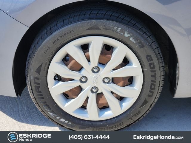 Used 2019 Gray Hyundai SE image 12