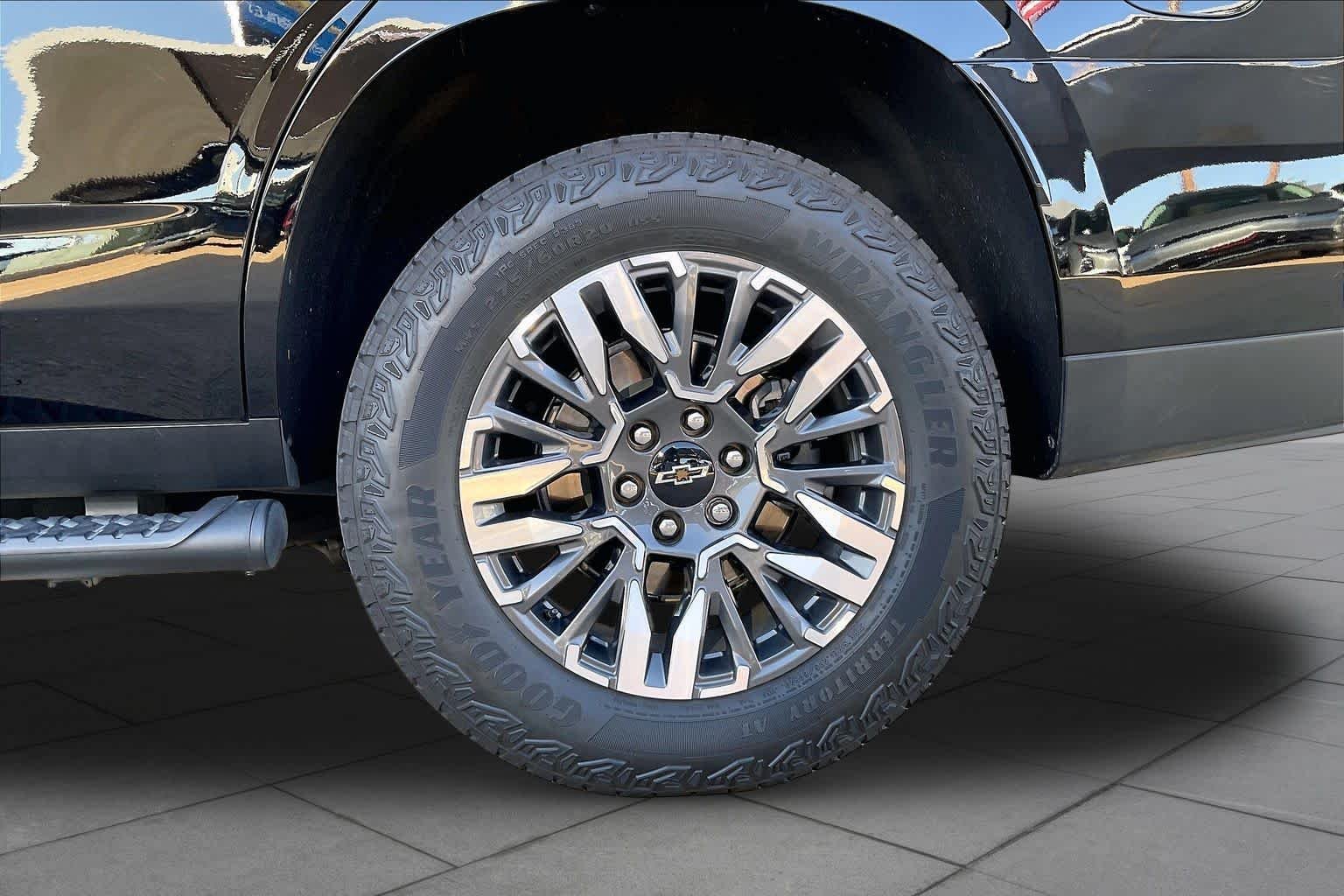 Used 2025 Black Chevrolet Z71 image 12