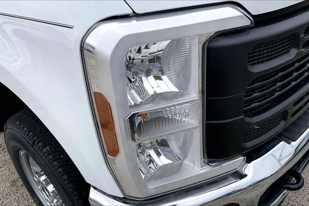 New 2026 Oxford White Ford F-250® XL image 28