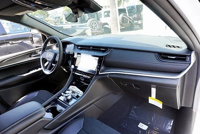 New 2026 Bright White Clearcoat Jeep Altitude image 11