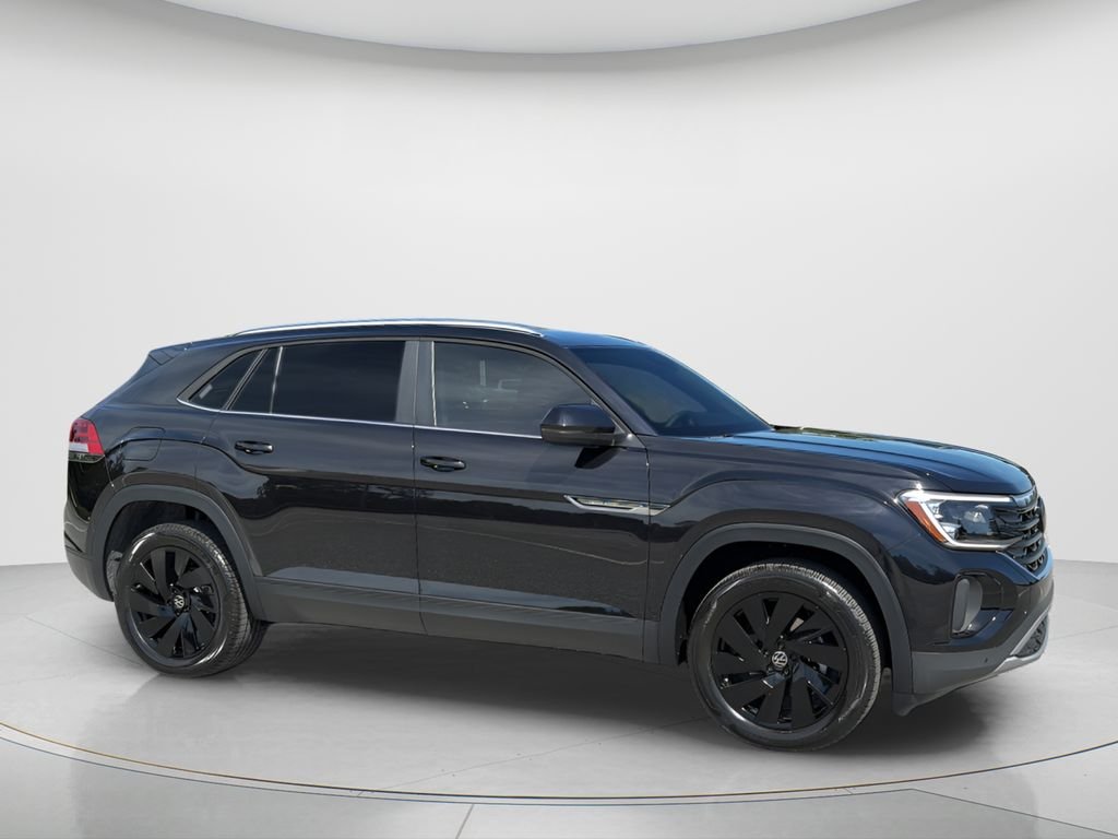 New 2026 Deep Black Pearl Volkswagen SE w/Technology image 4