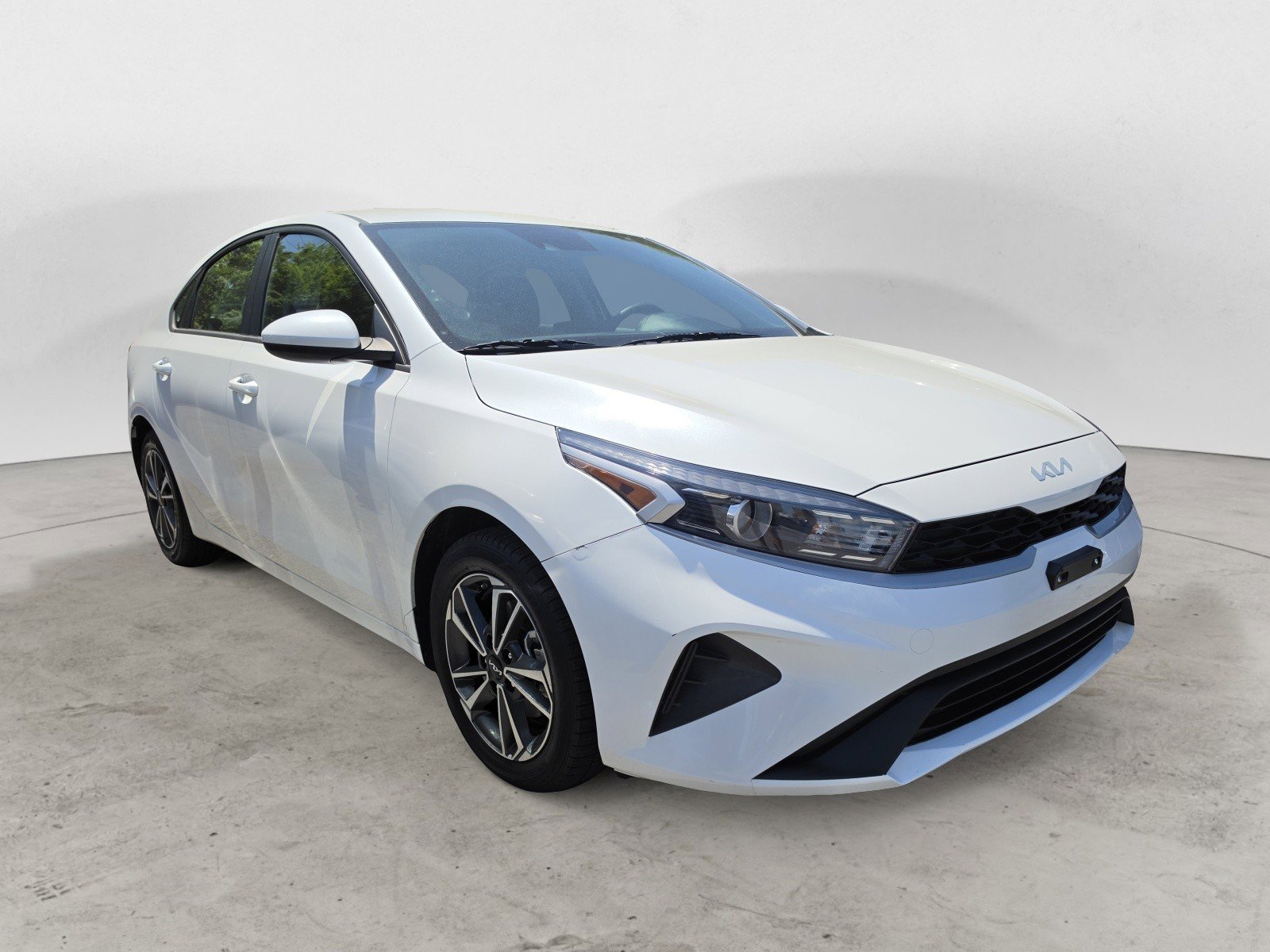 Used 2023 Snow White Pearl Kia LXS image 2