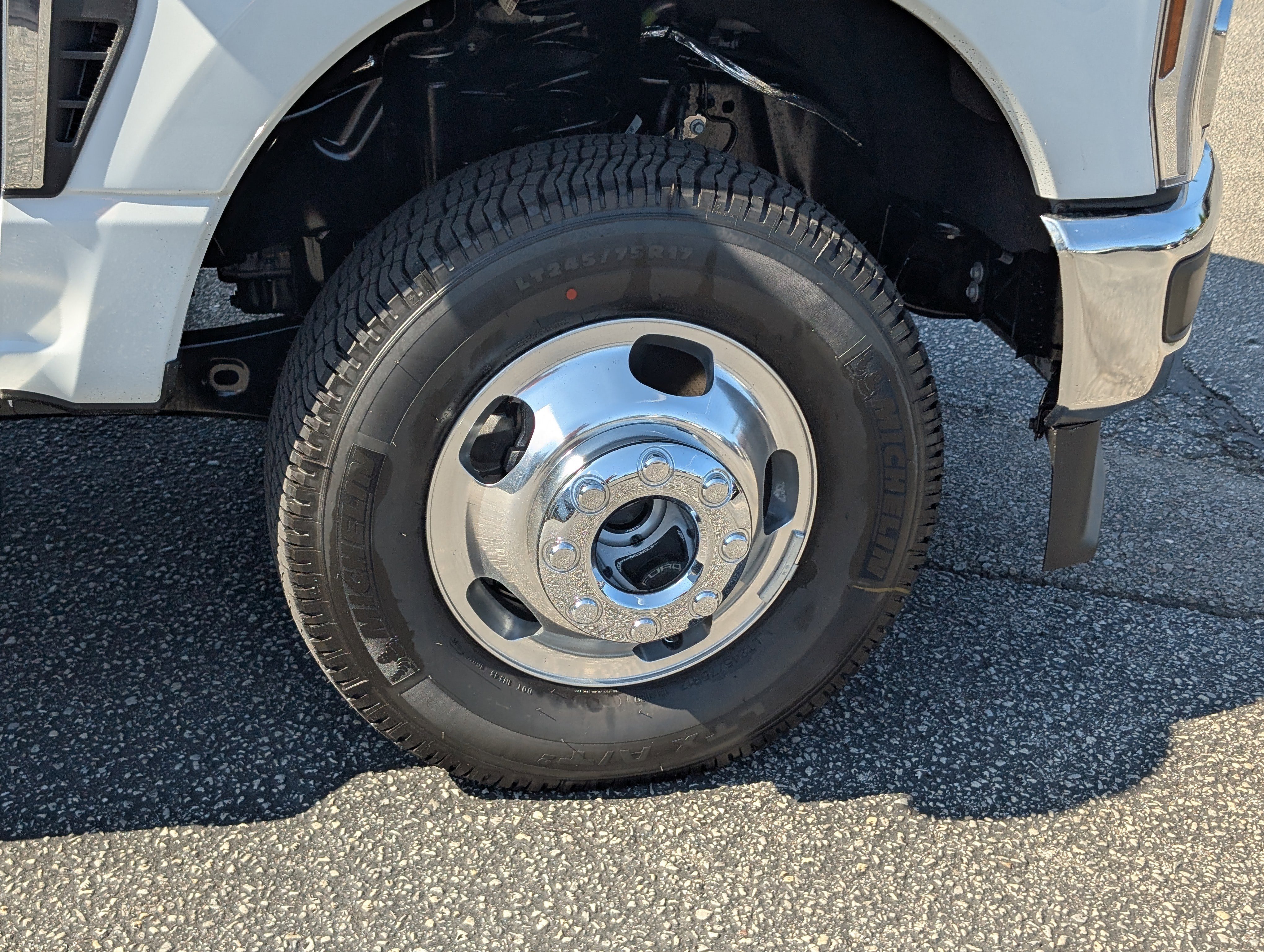 New 2026 Oxford White FORD F-350® Lariat® image 7