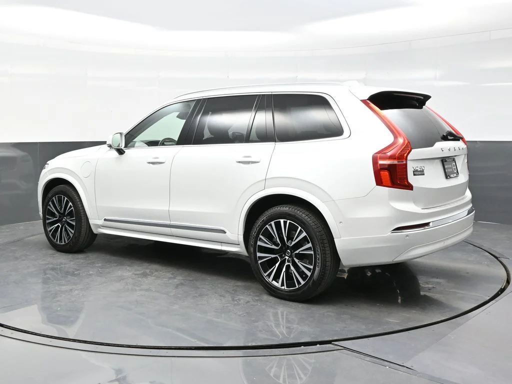 Certified Used 2025 Crystal White Volvo Plus image 4