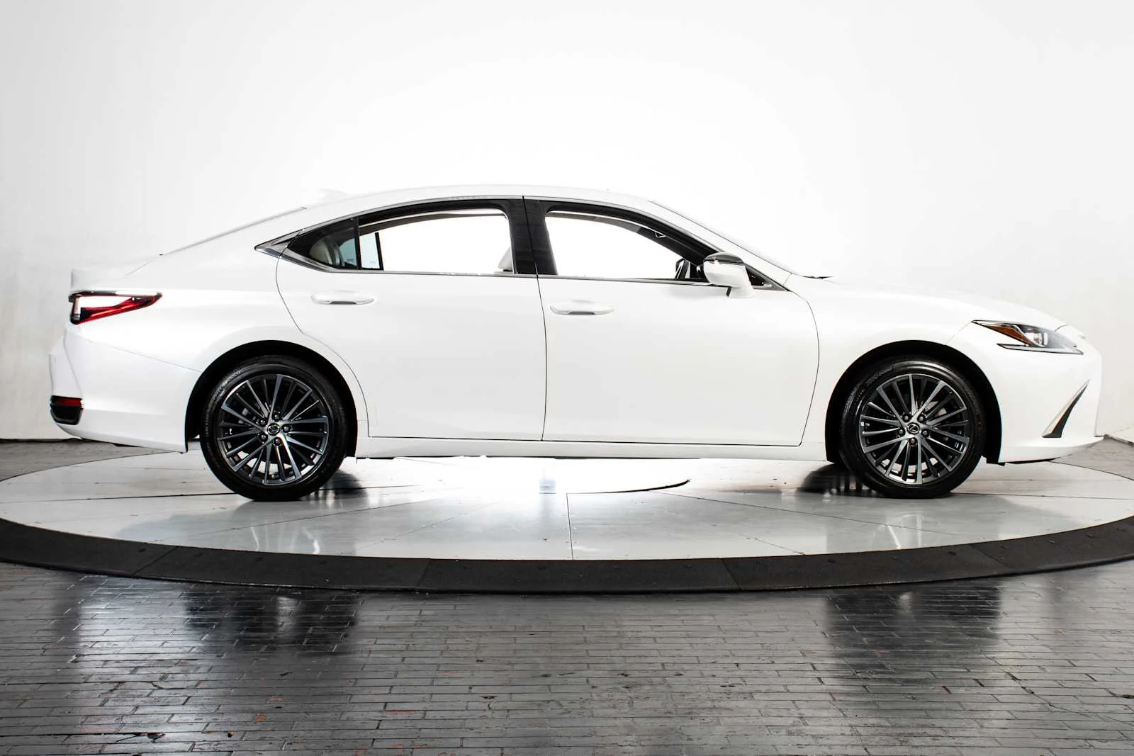 Certified Used 2024 EMINENT WHITE PEARL Lexus  image 8