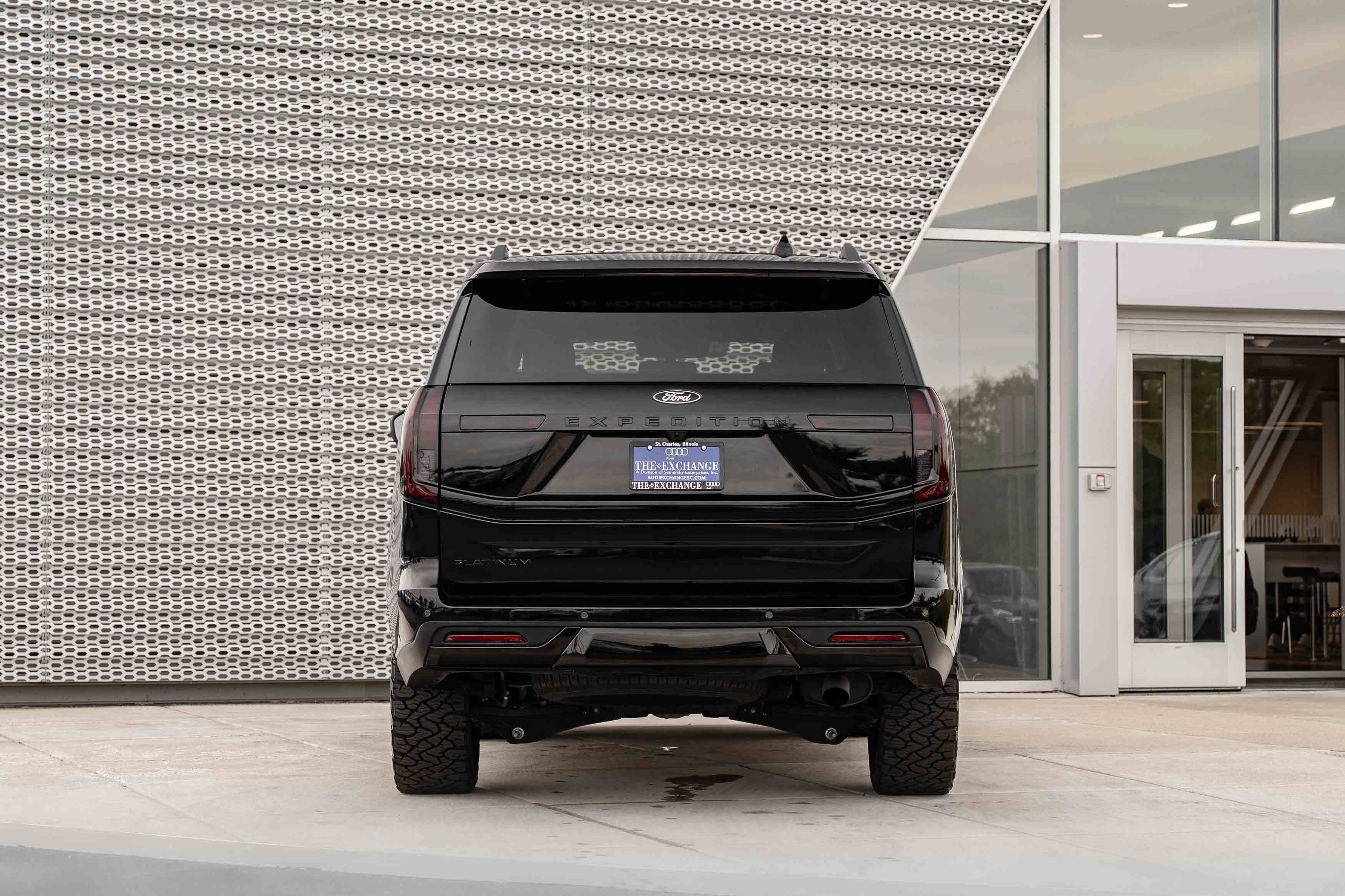 Used 2025 Agate Black Metallic Ford Platinum image 32