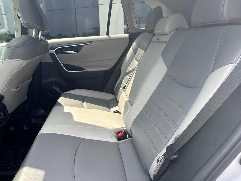 Used 2022 Silver Sky Metallic Toyota Hybrid XLE Premium AWD (Natl) image 26