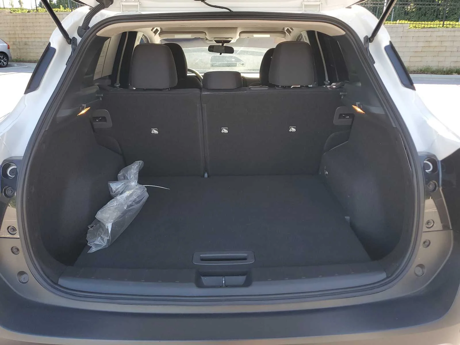 Used 2025 Aspen White Tricoat Nissan SV image 9