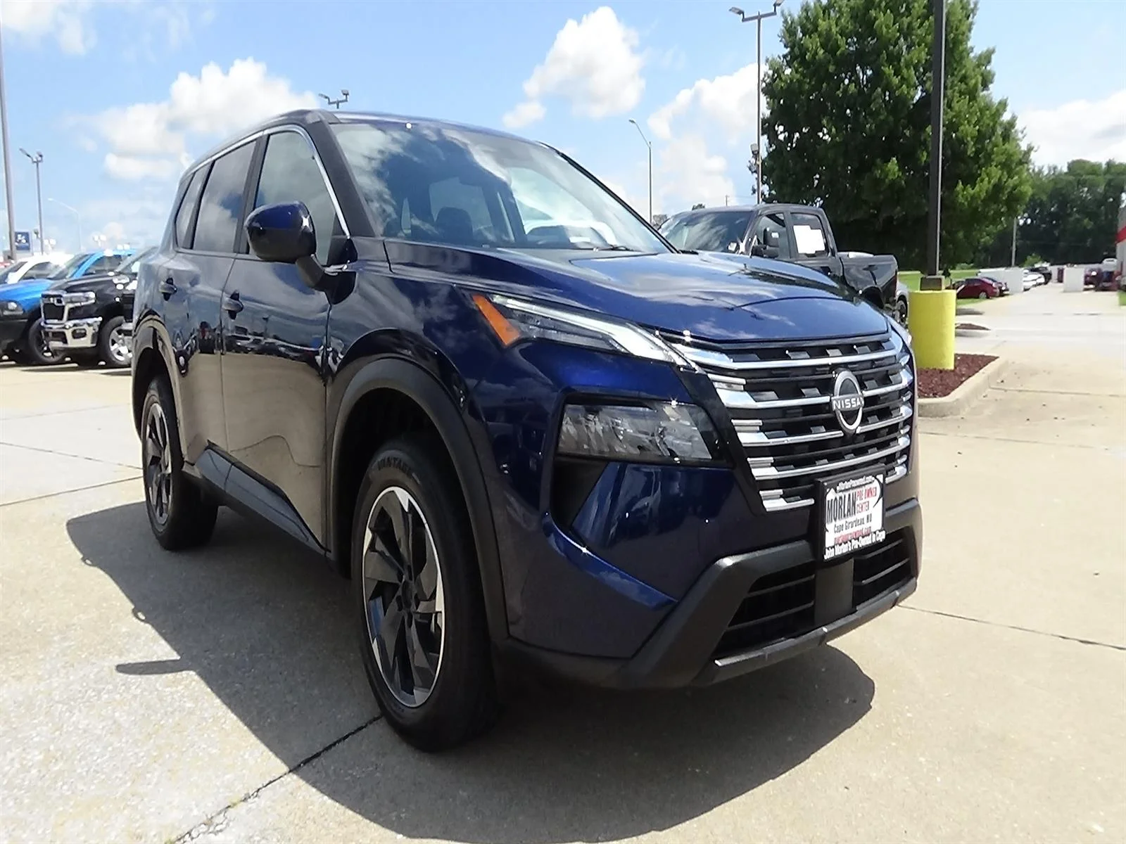 Used 2025 Deep Ocean Blue Pearl (rcj) Nissan SV image 4