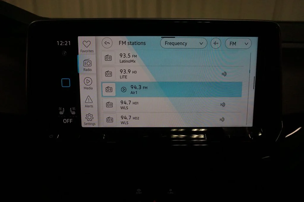 New 2026 Opal White Volkswagen 2.0T SE w/Technology image 15