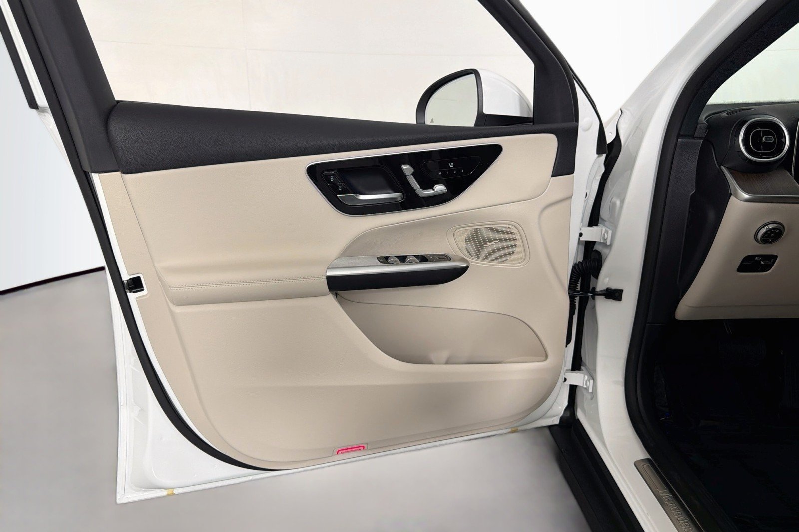 New 2026 Polar White Mercedes-Benz GLC 300 SUV image 20