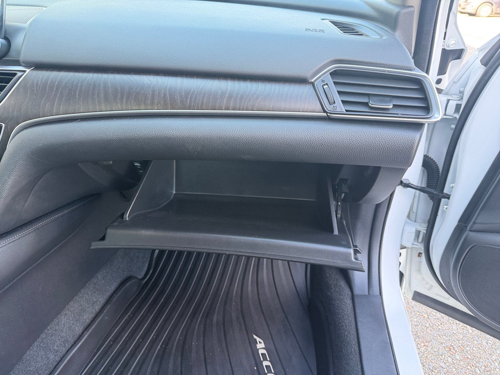 2022 Honda Accord Hybrid Touring - Photo 32