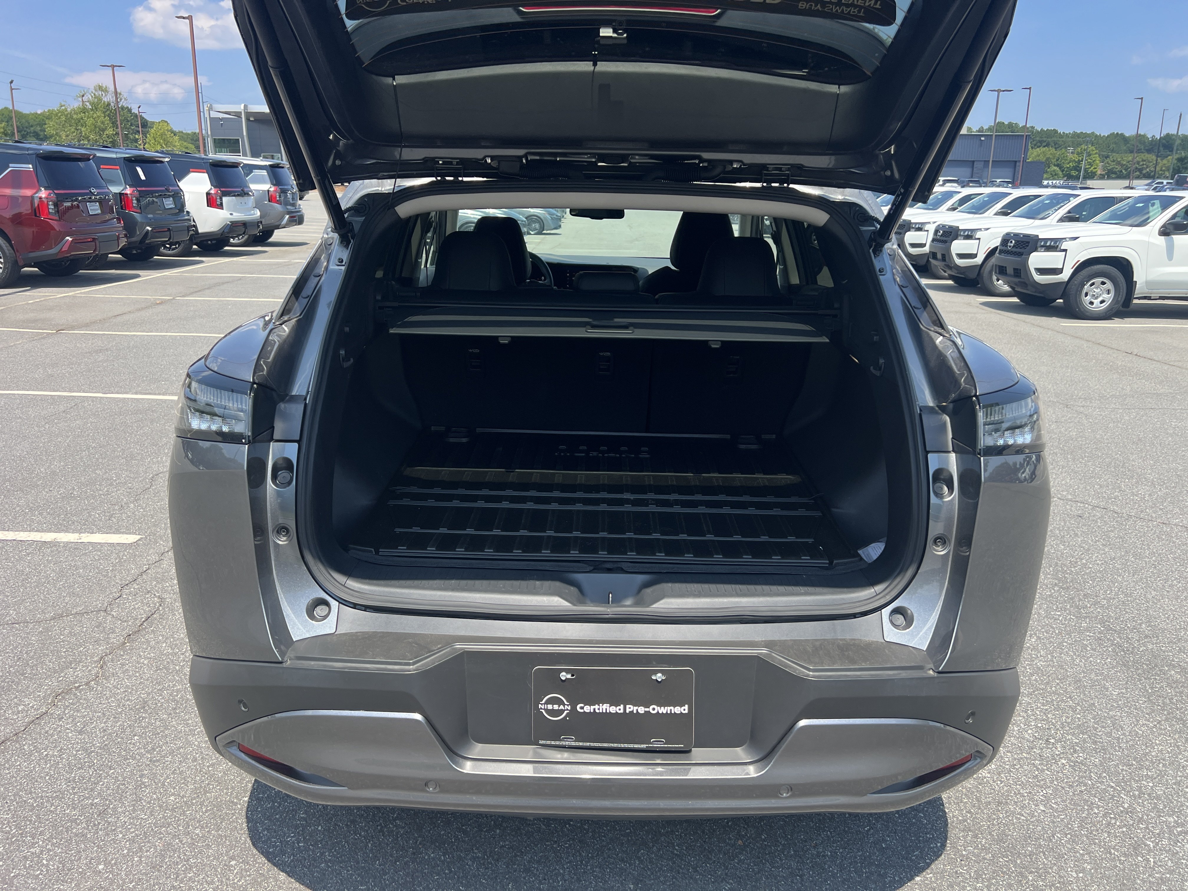 Used 2025 Gun Metallic Nissan SL image 15