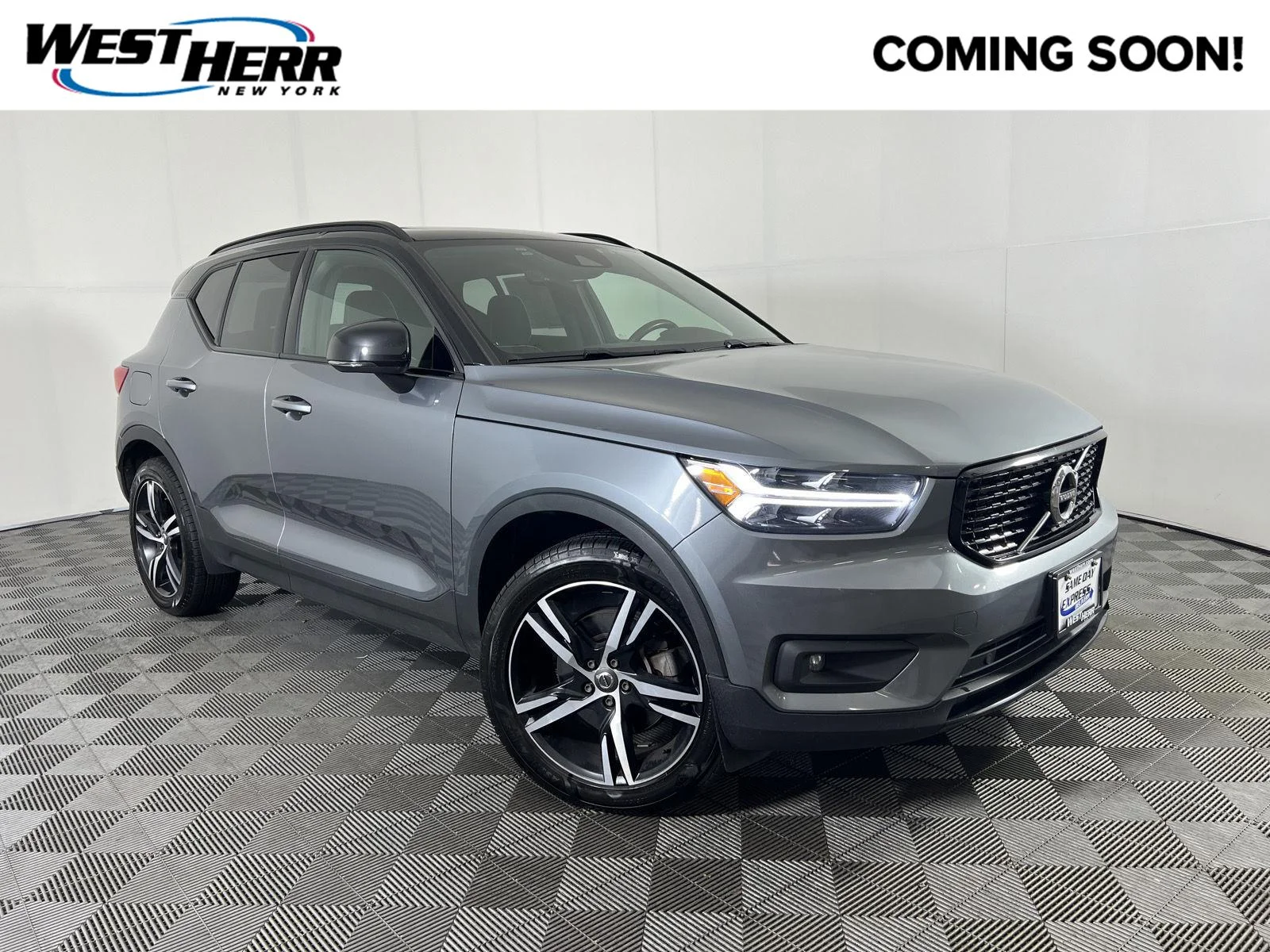 Used 2019 Gy Volvo R-Design image 1