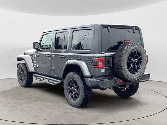 Used 2018 Crystal Metallic Jeep Unlimited Sahara image 3