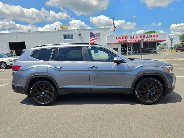 2024 Volkswagen Atlas SE w/Tech - Photo 8