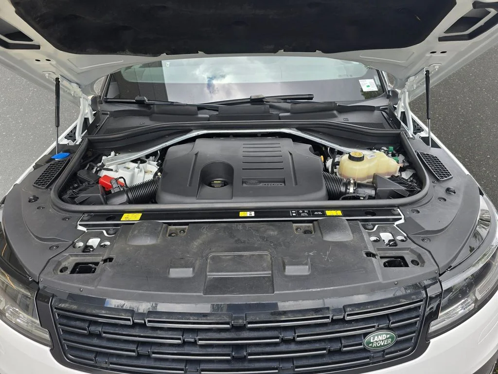 Certified Used 2024 White Land Rover Dynamic SE image 32