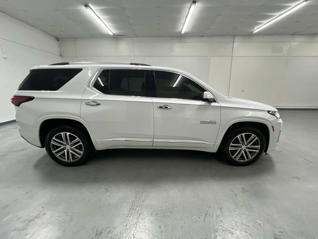Used 2023 Iridescent Pearl Tricoat Chevrolet High Country image 2