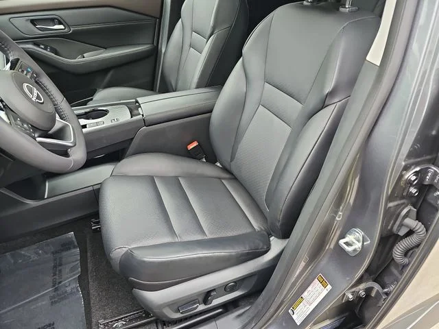 Used 2023 Gray Nissan SV image 15