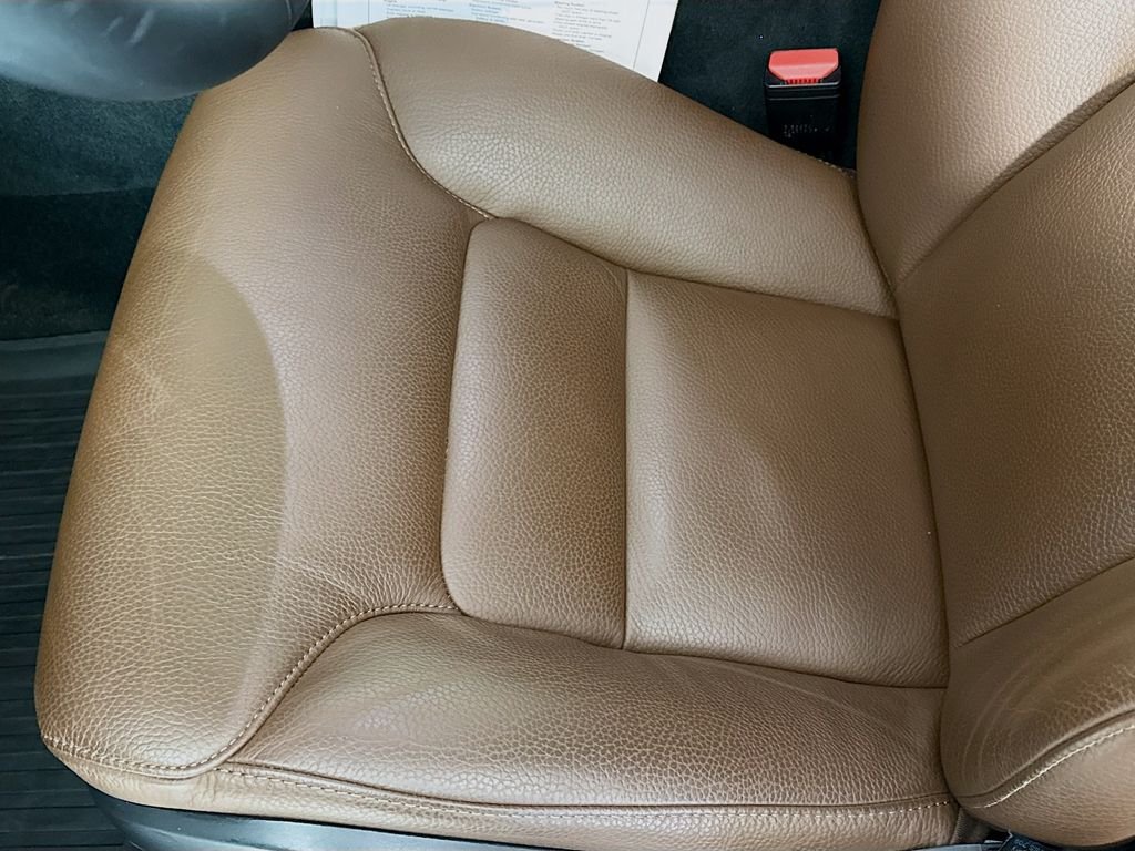 Used 2024 White Volvo B5 Plus image 21