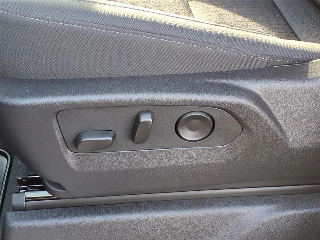 2025 Chevrolet Silverado 1500 LT - Photo 11