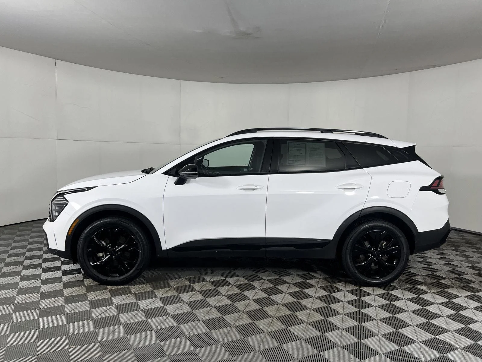 Used 2025 Glacial White Pearl Kia X-Line image 6