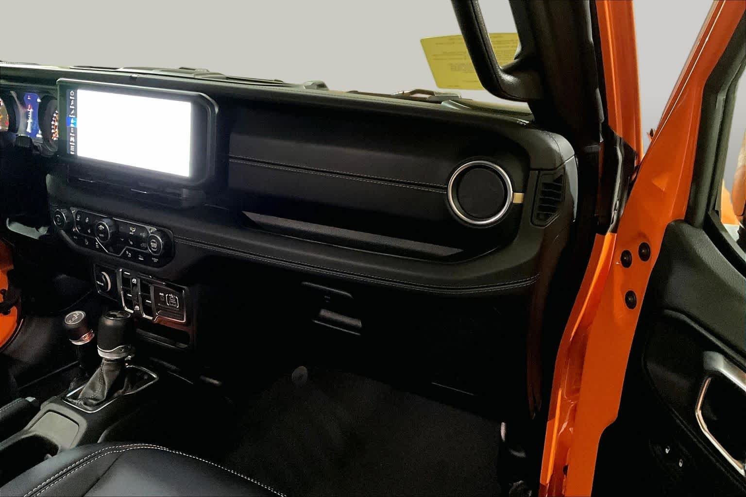 Used 2025 Joose Jeep Sahara image 17