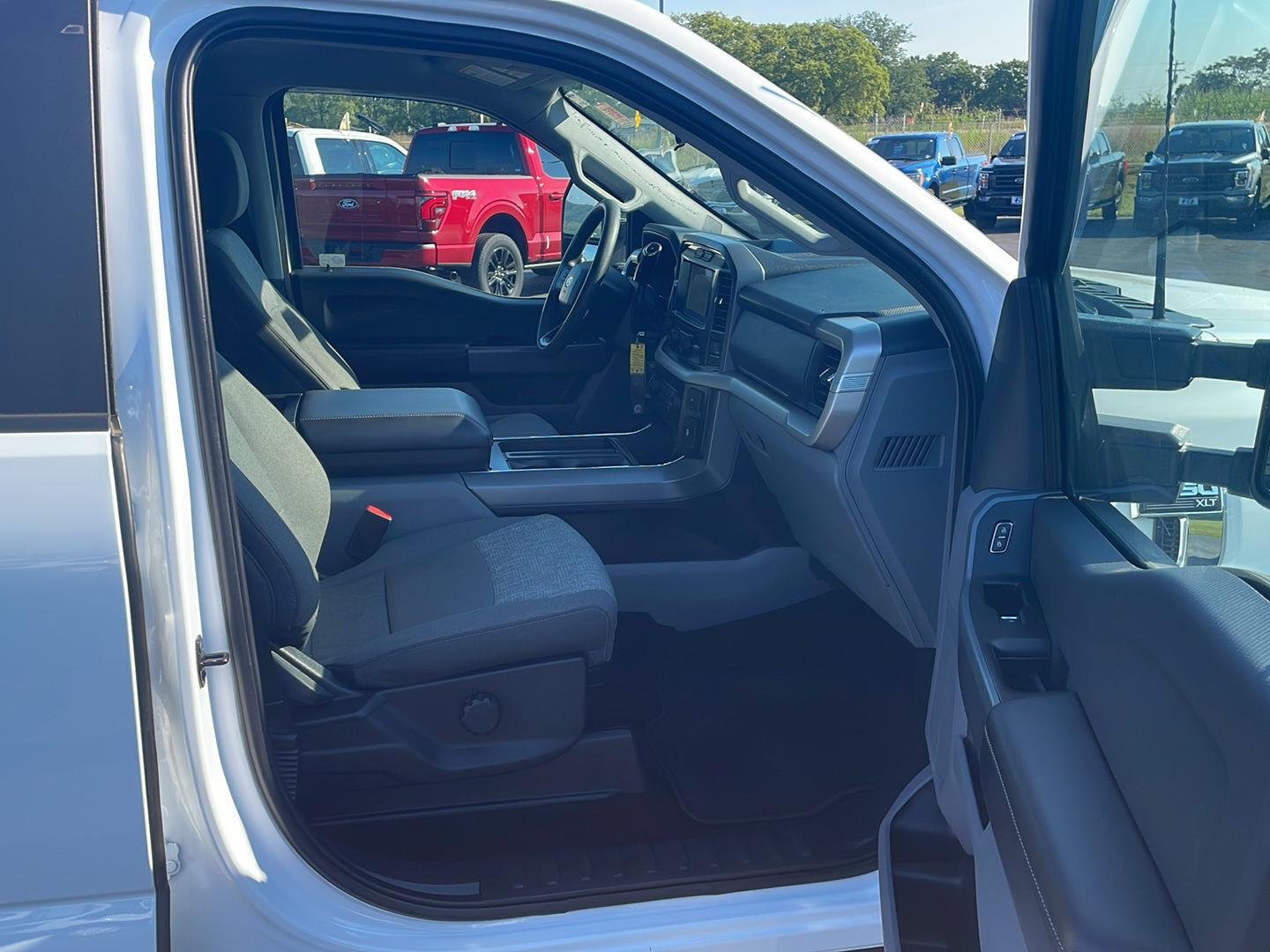 Certified Used 2022 Oxford White Ford XLT image 29