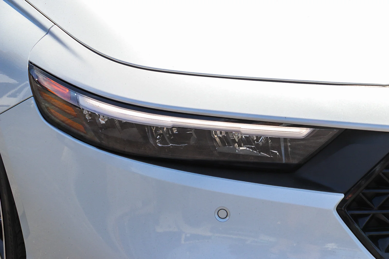 Used 2025 Platinum White Pearl Honda Touring image 4
