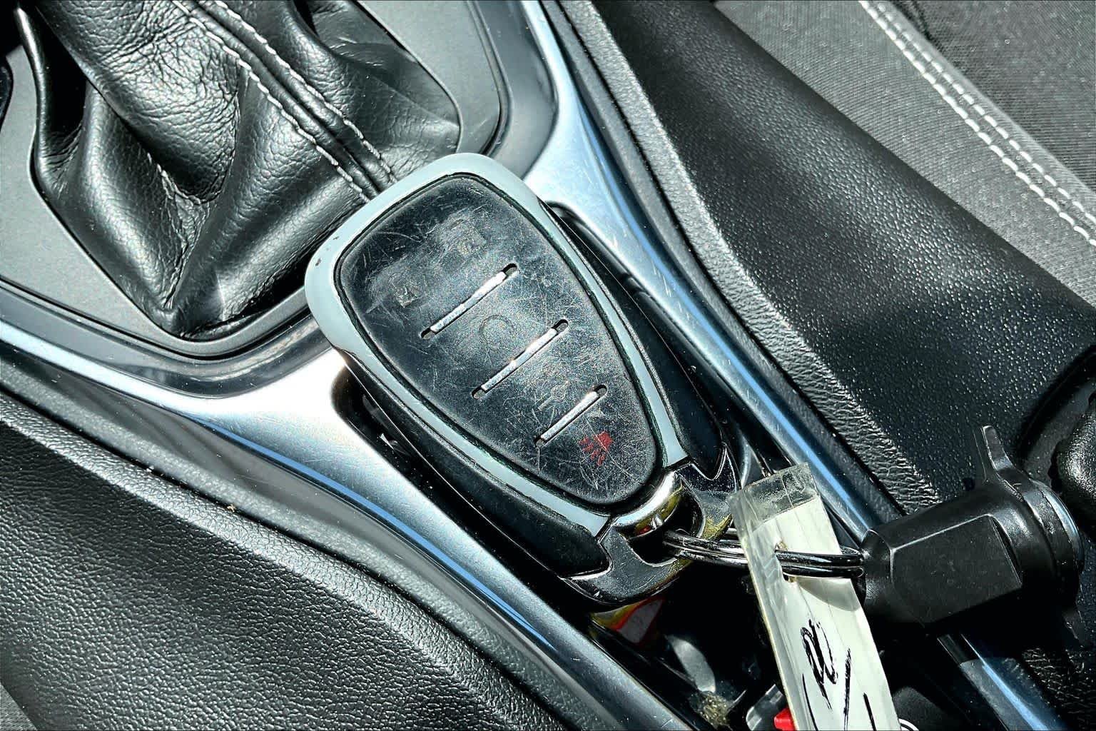 Used 2018 Silver Ice Metallic Chevrolet 1LT image 18
