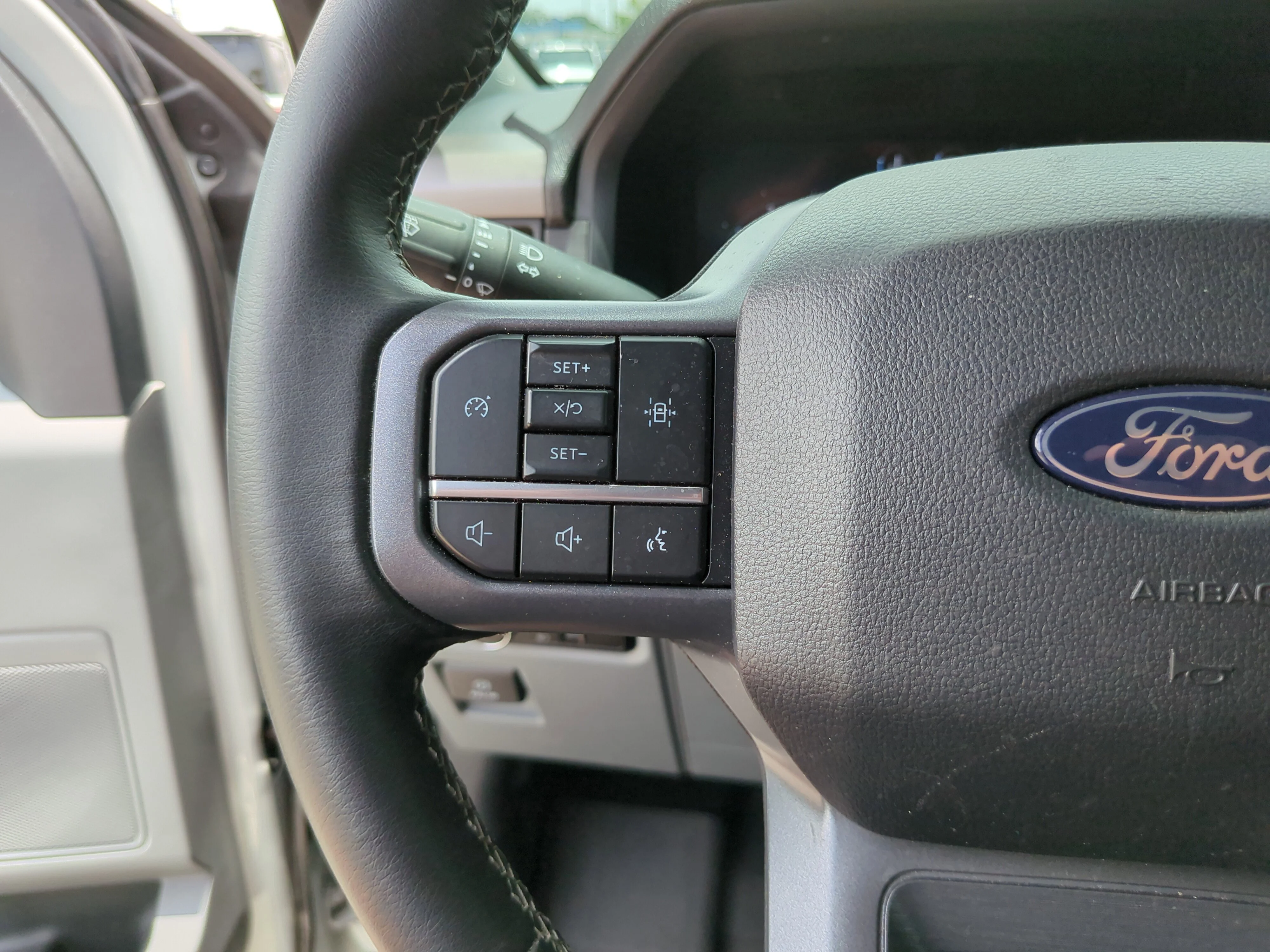 Used 2024 Avalanche Ford XLT image 33