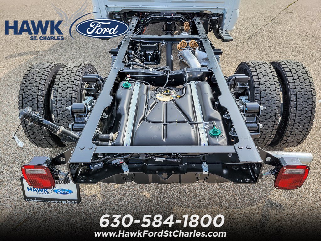 New 2026 Oxford White Ford F-450® XL image 15