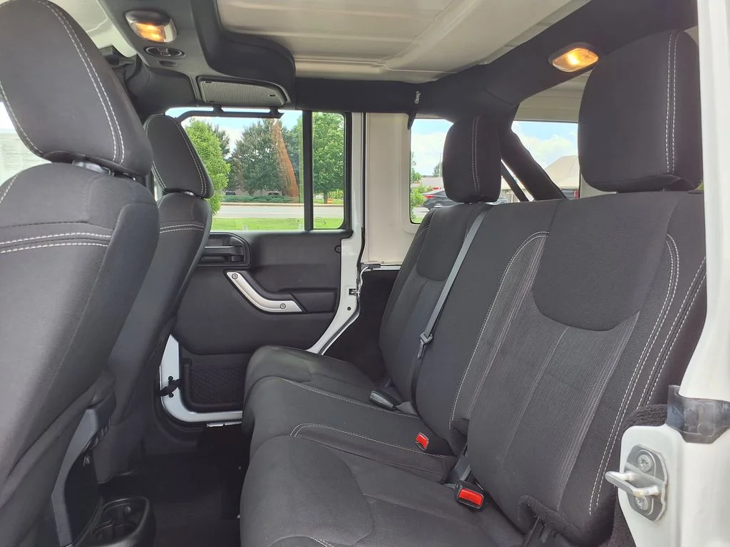 Used 2016 White Jeep Unlimited Sahara image 17