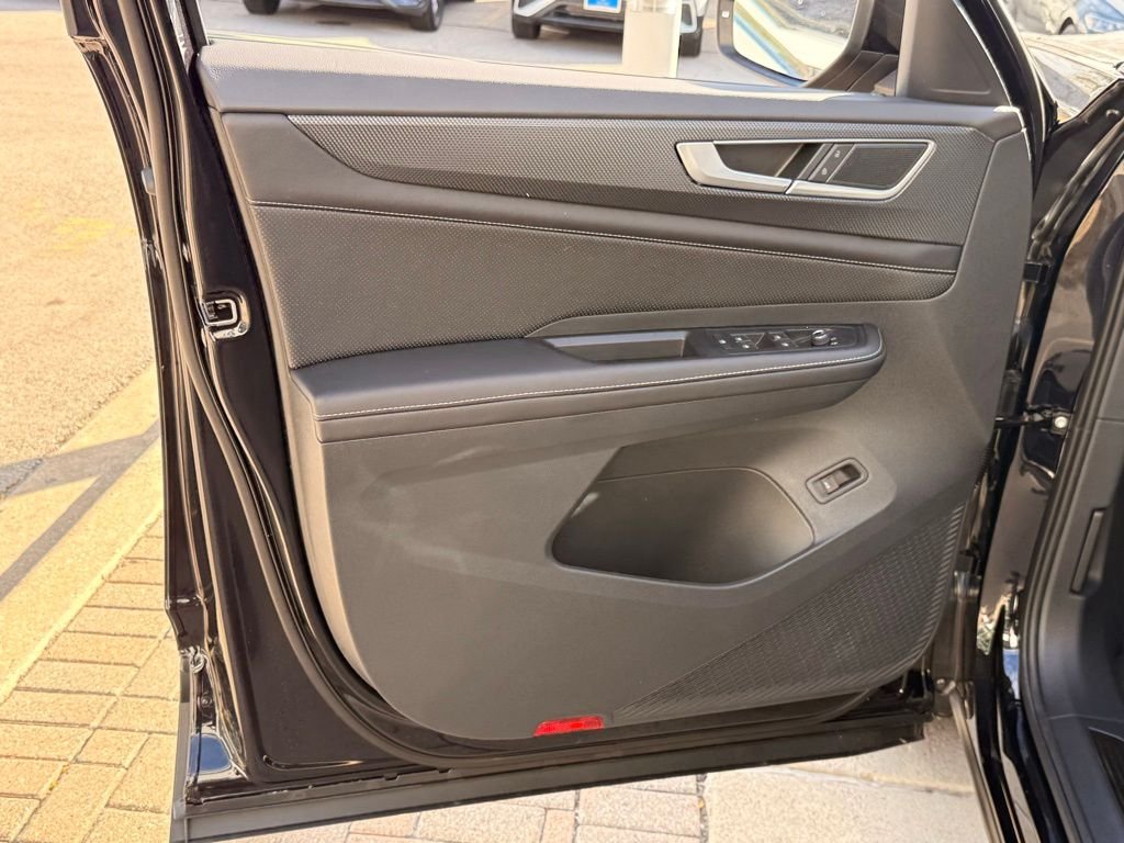 New 2026 Deep Black Pearl Volkswagen 2.0T SEL image 8