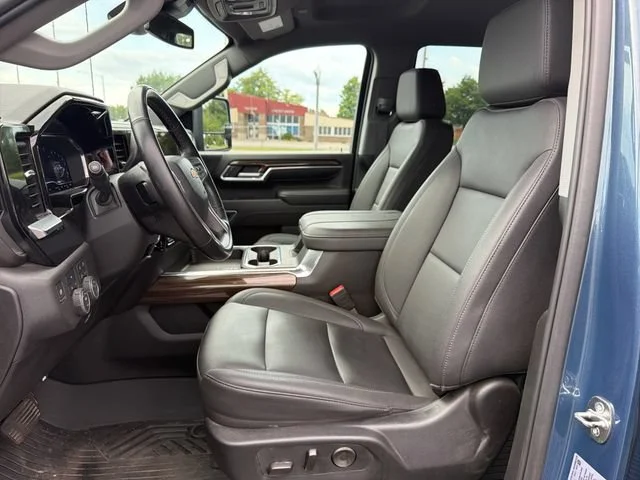 Used 2024 Lakeshore Blue Metallic Chevrolet LT image 16