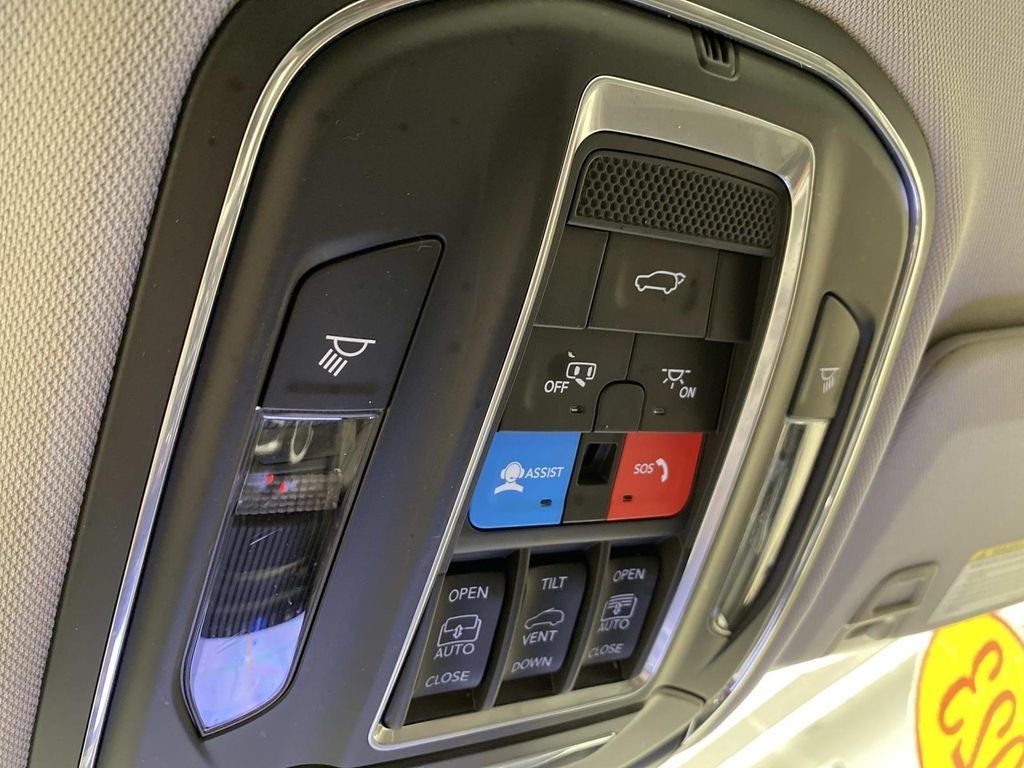 Used 2023 Silver Jeep Limited image 33