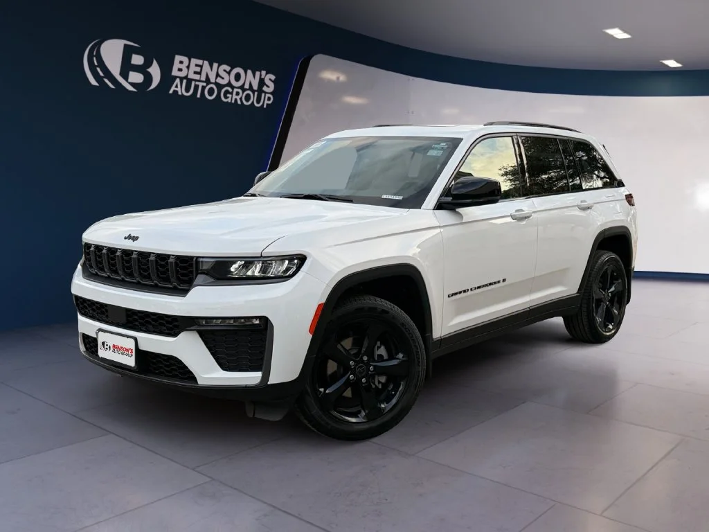 New 2027 White/off-white Jeep Limited image 1