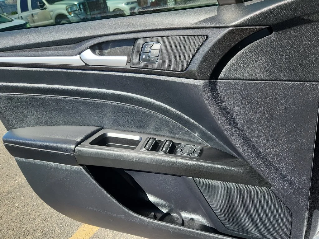 Used 2019 White Ford Titanium image 9