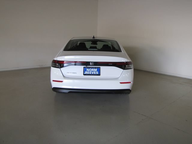 Certified Used 2025 Platinum White Pearl Honda SE image 55