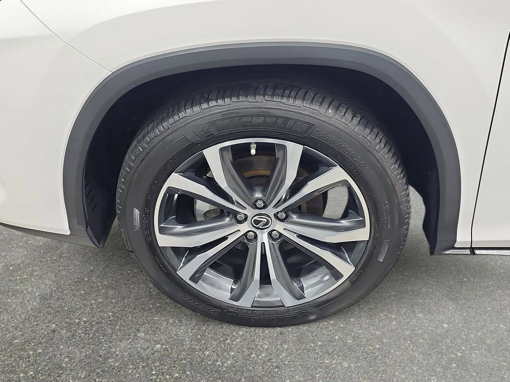 Certified Used 2022 White Lexus 450h image 31