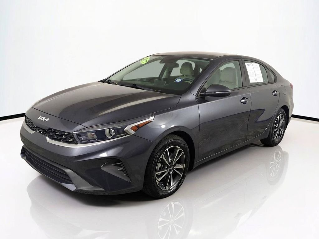 2023 Kia Forte LXS - Photo 9