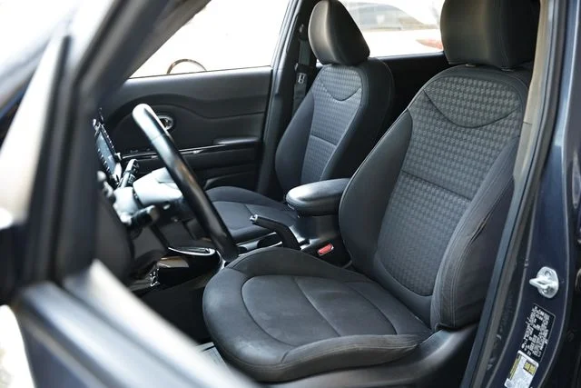 Used 2014 Fathom Blue Kia Exclaim image 21
