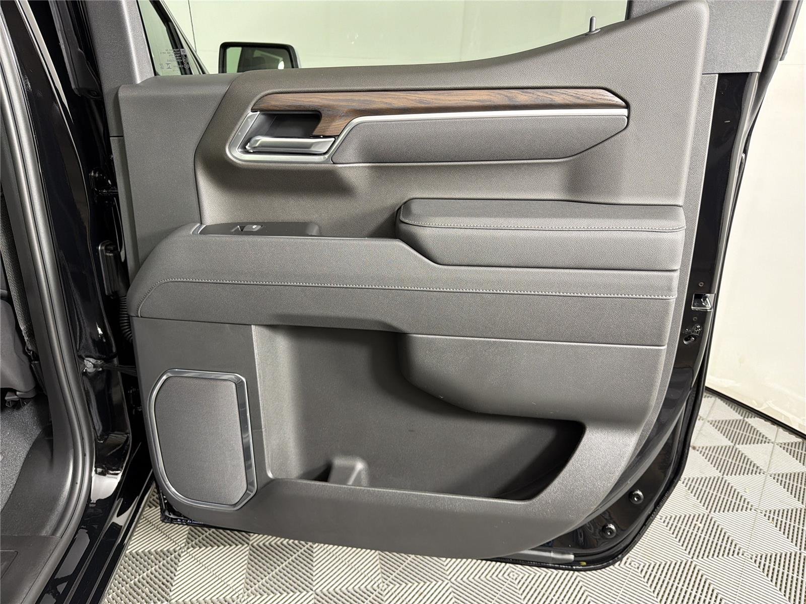 2026 GMC Sierra 1500 SLT - Photo 14