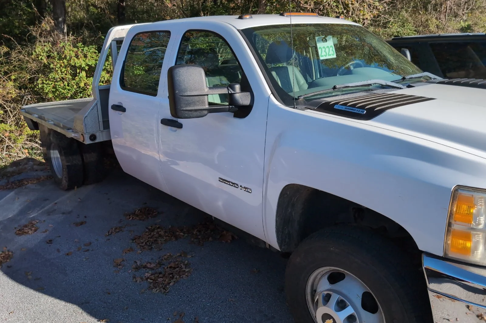 Used 2011 SUMMIT WHITE Chevrolet WT image 3