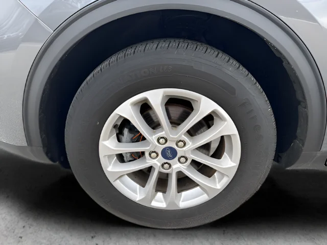 Used 2022 Gray Ford SE image 25