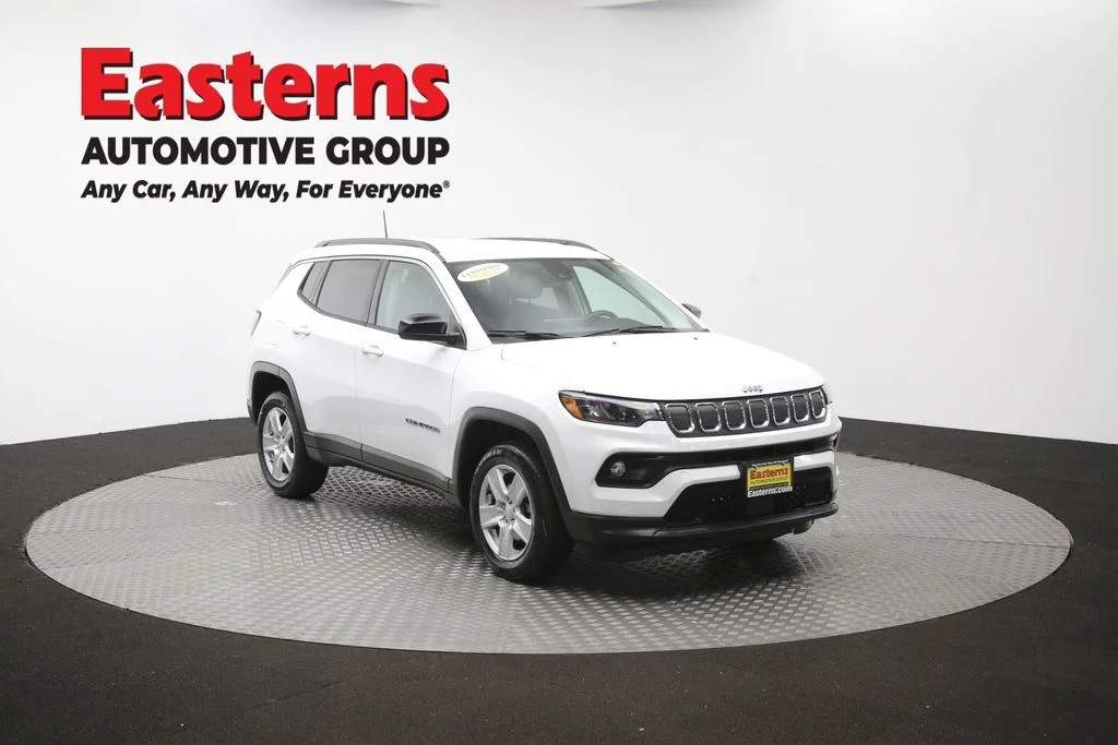 Used 2022 White Jeep Latitude image 49